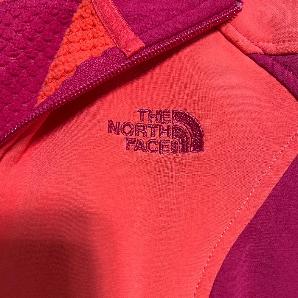 North Face soft shell (lightweight) medium jacket - image 7